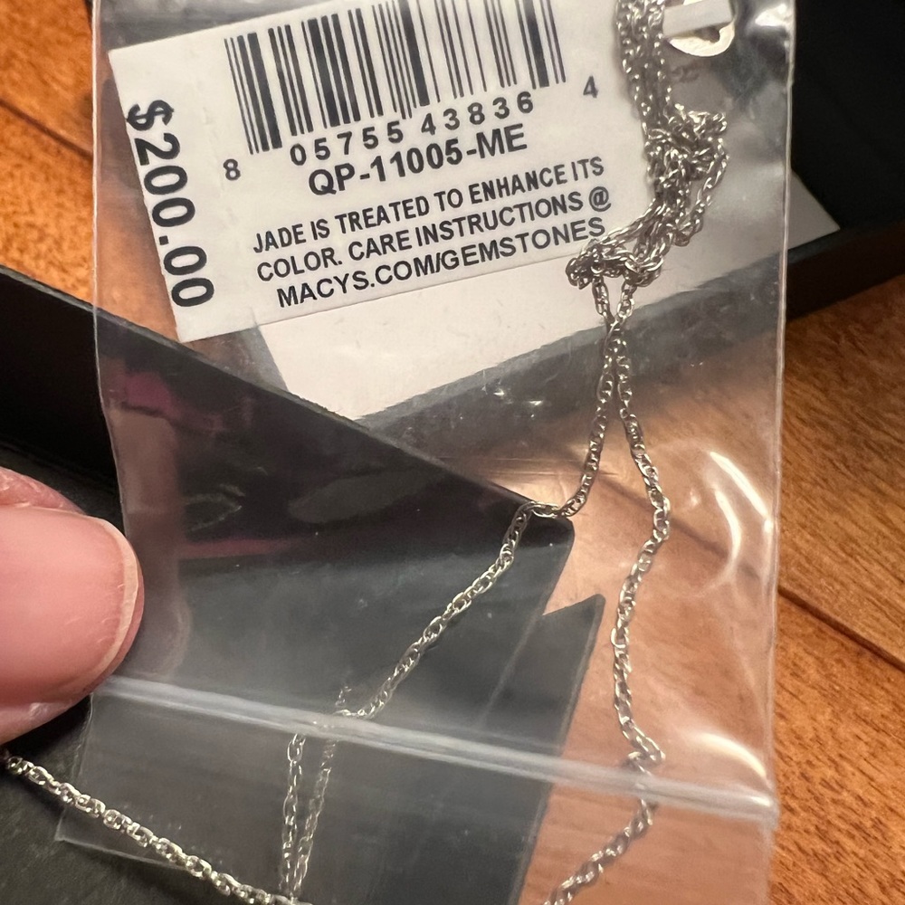 NWT R.H. Macy jade turtle necklace. Sterling silver. Original box. - Picture 5 of 12